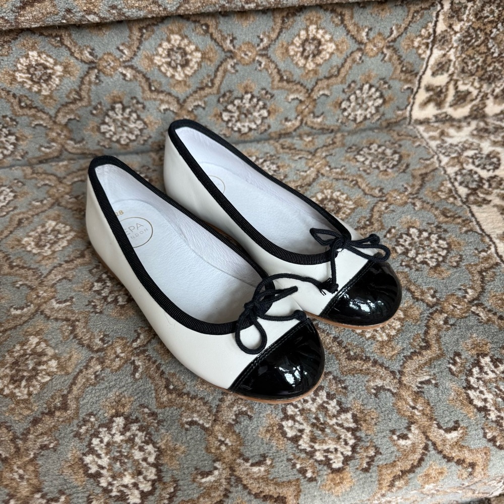 Pepa London Girls Black and Cream Ballet Flats Size 28/11